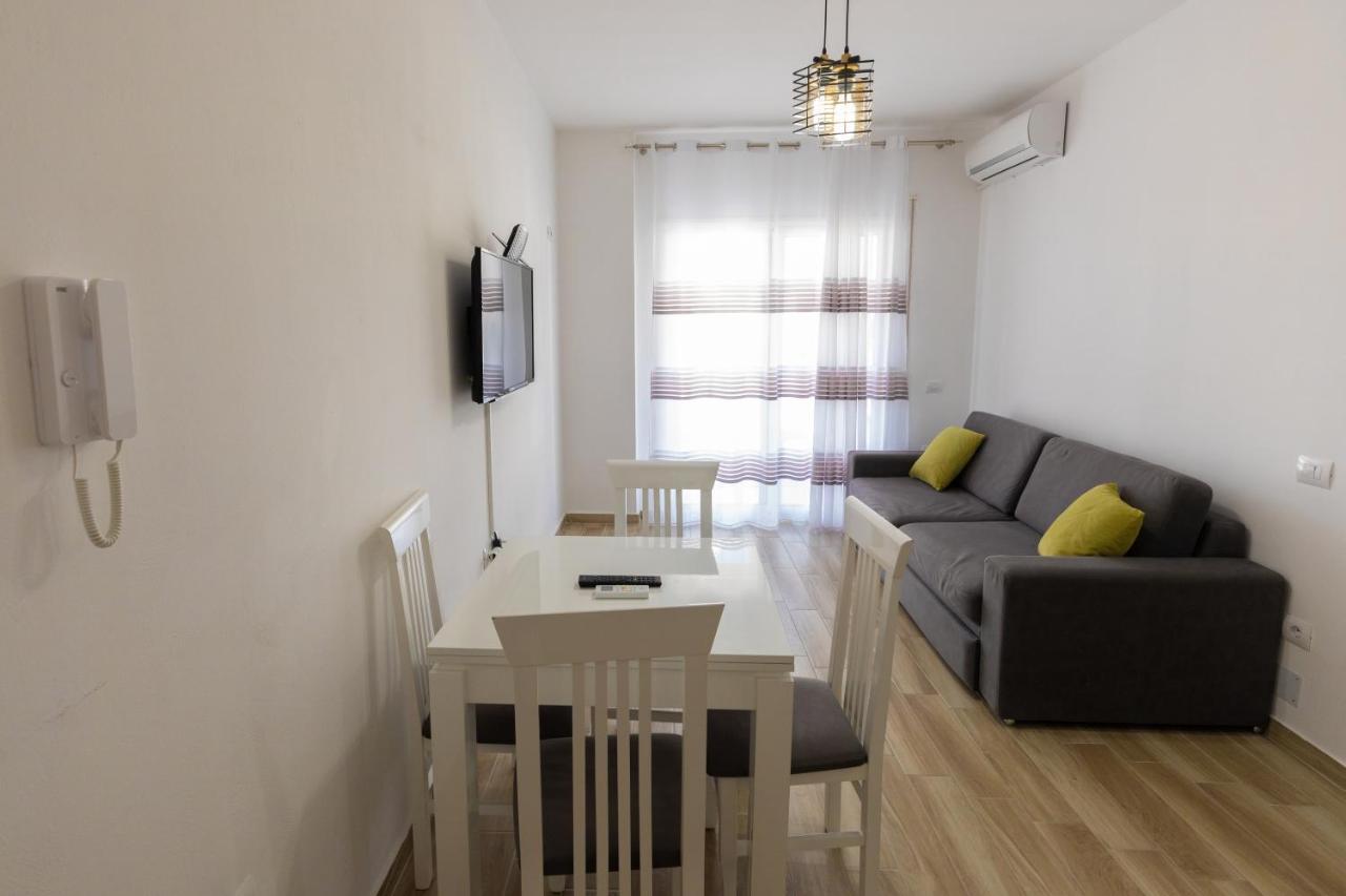 Seaview Apartments Vlorë Esterno foto